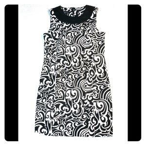 Black and white scoop neck sleeveless dress